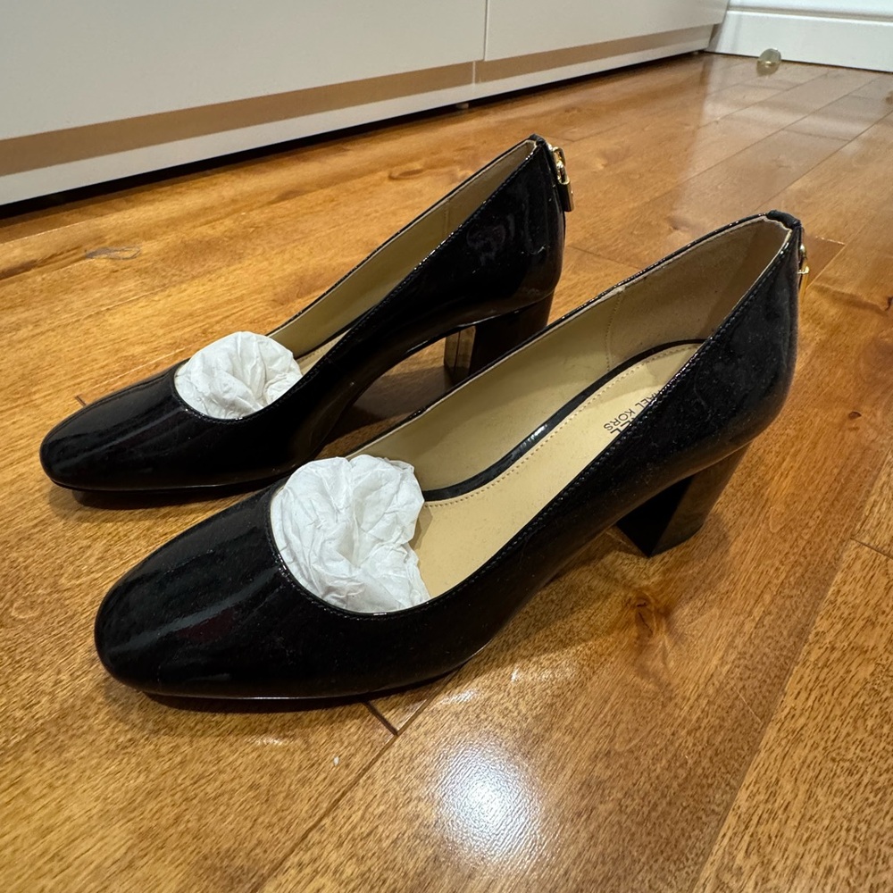 Michael KORS heels. NWOT